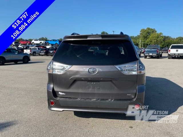 2016 Toyota Sienna SE 4