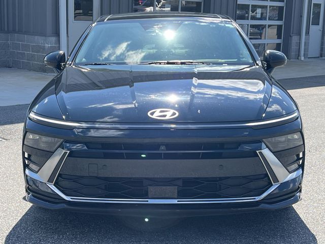 Used 2025 Black Hyundai Limited image 16