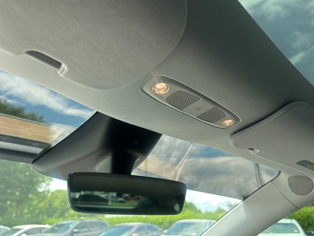 2024 Tesla Model Y Long Range - Photo 25