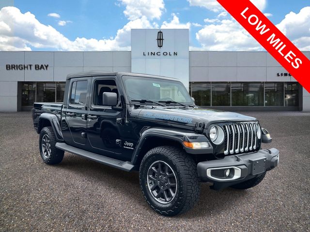 Black Clearcoat 2021 Jeep Gladiator Pickup Truck Four-Wheel Drive 8-Speed Automatic