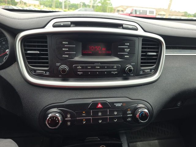 Used 2017 Silver Kia L image 19