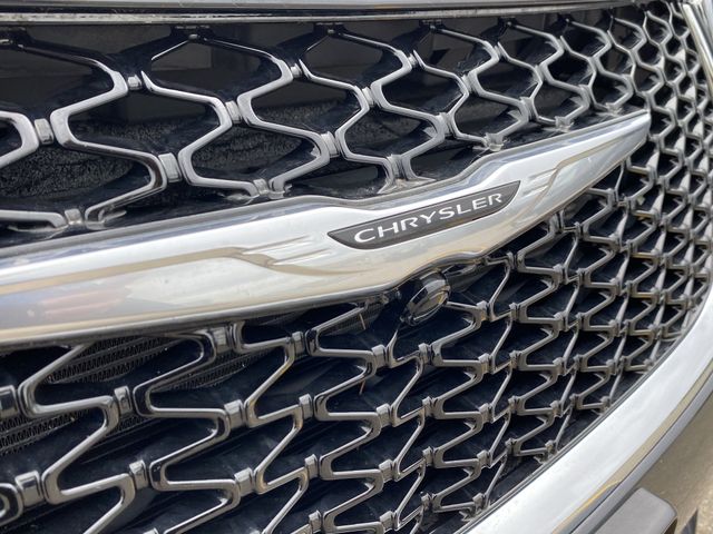 2023 Chrysler Pacifica Limited photo