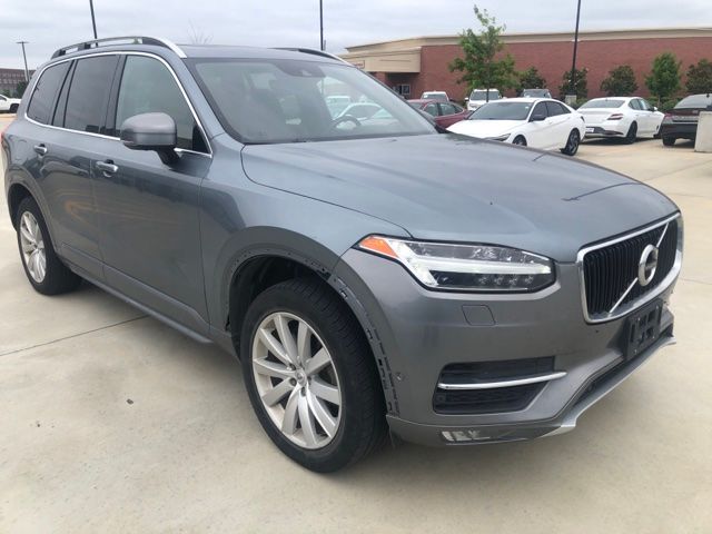 2018 Volvo XC90 T6 AWD Momentum's photo