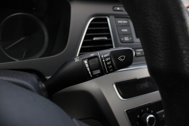 Used 2017 Black Hyundai Base image 12