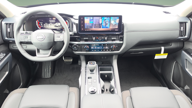 View vehicle photo 7