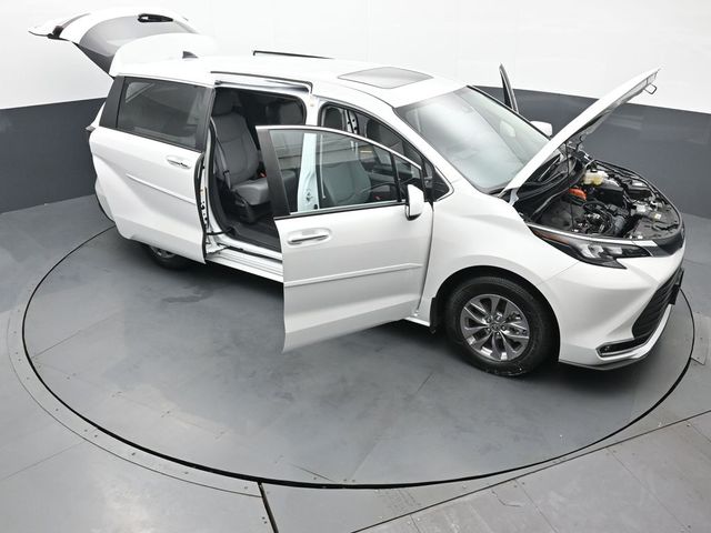 2024 Toyota Sienna XLE 54