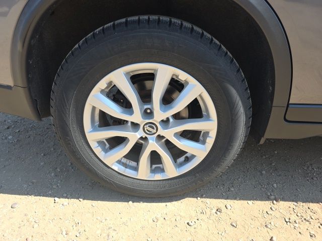 2018 Gun Metallic Nissan Rogue SV AWD SUV