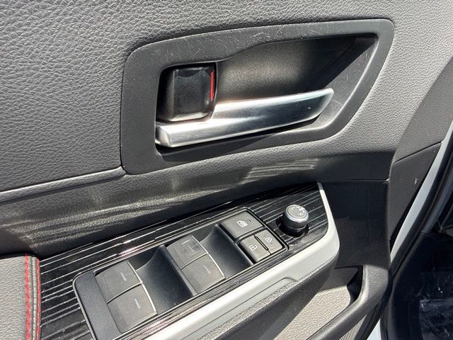 2025 Toyota Sienna - $51,988
