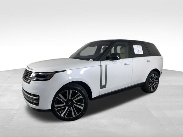 2023 Land Rover Range Rover SE 2