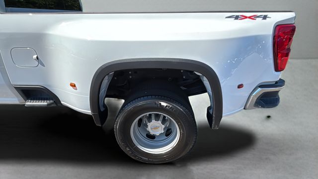 Used 2025 White Chevrolet Work Truck image 35