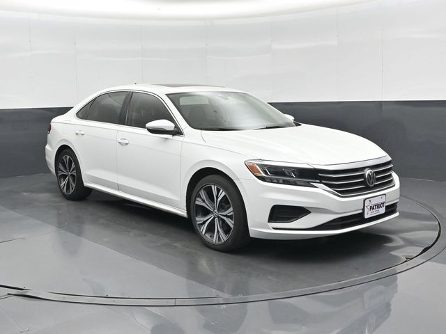 Pure White 2021 Volkswagen Passat 2.0T SE FWD Sedan Front-Wheel Drive 6-Speed Automatic