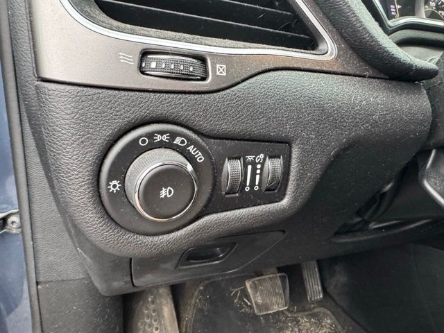 Used 2020 Slate Blue Pearlcoat Jeep Latitude Plus image 9
