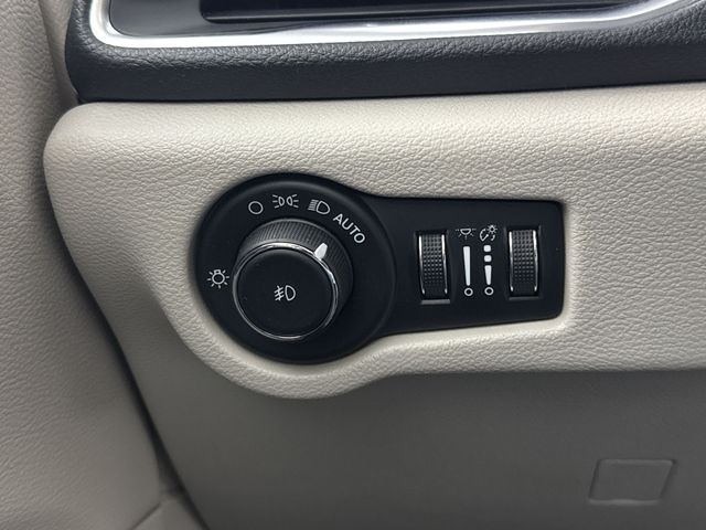 Used 2023 Chrysler Pacifica For Sale in Indianapolis, IN