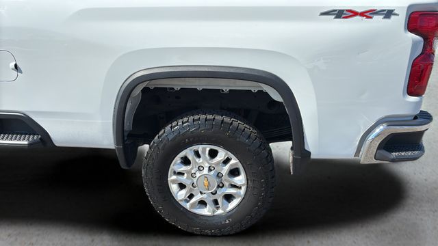 Used 2024 White Chevrolet LT image 38