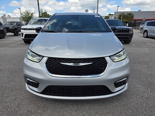 New 2026 Silver Chrysler Select image 18