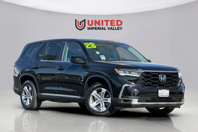 2023 Honda Pilot EX-L FWD with Captains Chairs