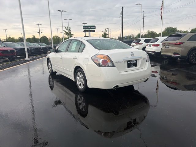 Used 2009 White Nissan 2.5 SL image 13