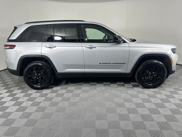 Used 2025 Jeep Grand Cherokee SUV