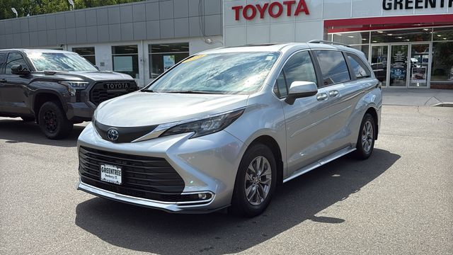 Used 2024 Toyota Sienna Van