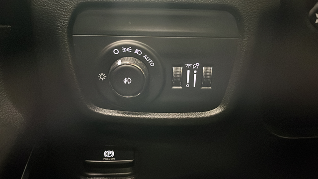Certified Used 2025 Diamond Black Crystal Pearlcoat Jeep Overland image 32
