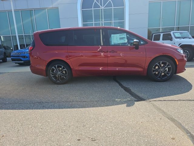 2026 Chrysler Pacifica Select - Pr6 exterior view 4