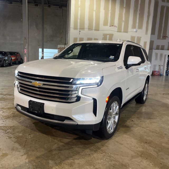 White (Iridescent Pearl Tricoat) 2021 Chevrolet Tahoe High Country RWD SUV / Crossover 4X2
