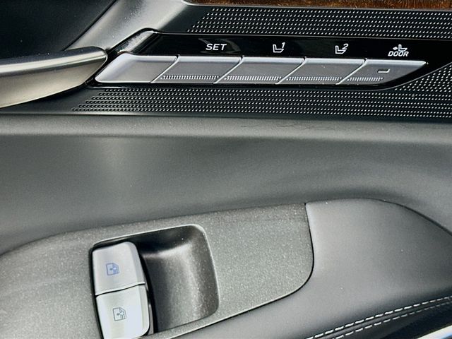 Thumbnail: 2019 Genesis G90 - 21