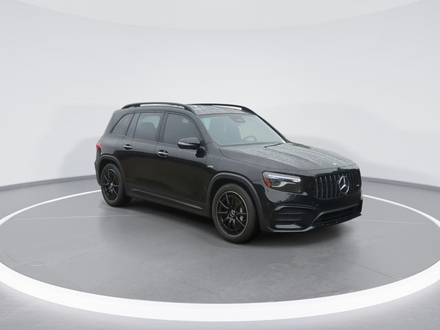 Used 2025  Mercedes-Benz GLB 35 AMG® image 2