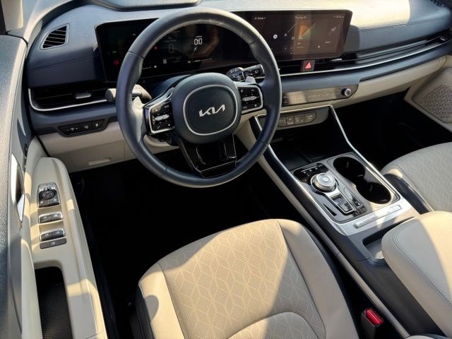 Used 2025 Kia Carnival Hybrid Van