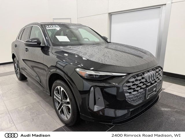  2025 Audi Q5 quattro Premium 40 TFSI   