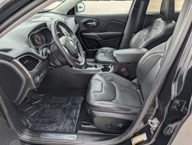 View vehicle photo 2