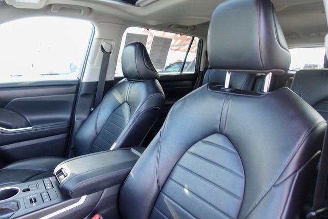 used 2022 Toyota Highlander car, priced at $33,000