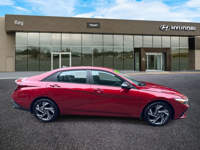 2025 Hyundai Elantra - Image 5