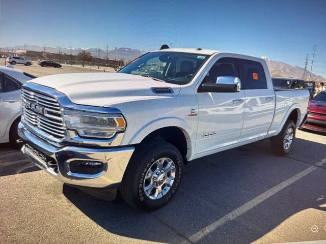Bright White Clearcoat 2022 RAM 2500 Laramie Crew Cab 4WD Pickup Truck Four-Wheel Drive 6-Speed Automatic