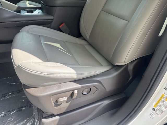 Used 2022 Beige Chevrolet Z71 image 32
