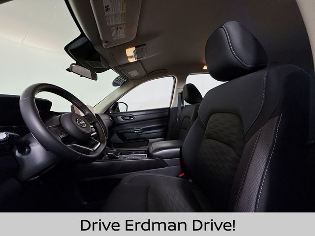 Used 2025 Nissan Pathfinder SUV