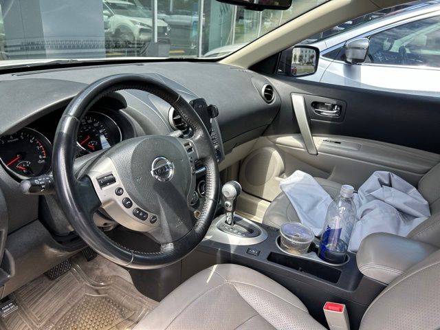 Used 2011 White Nissan SV image 19