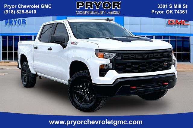 Summit White 2025 Chevrolet Silverado 1500 Custom Trail Boss Crew Cab 4WD Pickup Truck Four-Wheel Drive 8-Speed Automatic