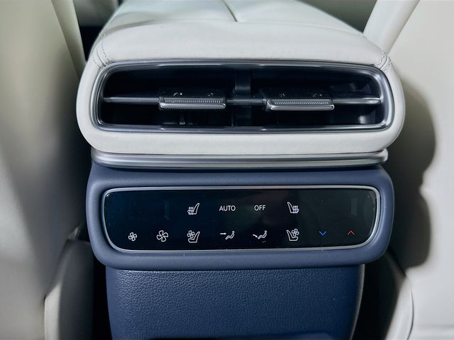 Thumbnail: 2026 Genesis GV80 - 18