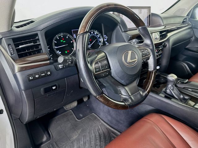 2016 Lexus LX 570 9