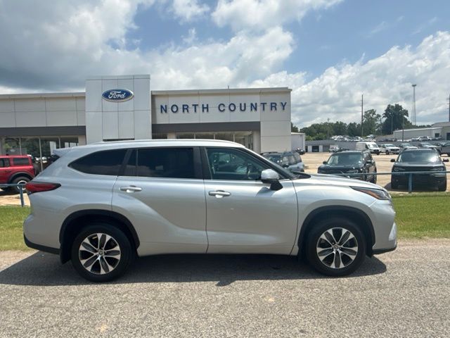 Celestial Silver Metallic 2023 Toyota Highlander SUV / Crossover All-Wheel Drive 8-Speed Automatic