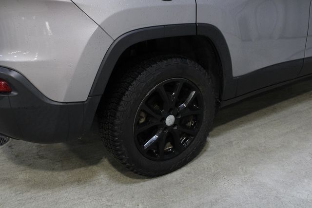 Used 2015 Silver Jeep Latitude image 26