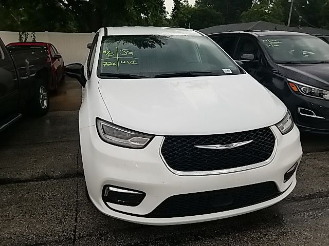 Used 2024 Chrysler Pacifica Van