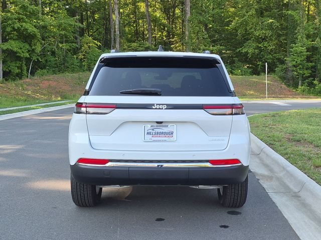 New 2026 Bright White Clear-Coat Exterior Paint Jeep Laredo X image 12