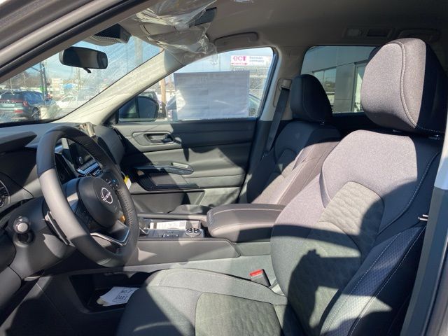2025 Nissan Pathfinder SV photo