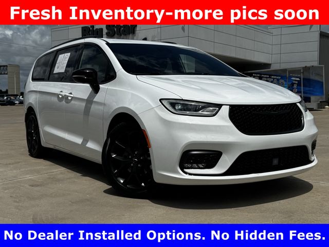 2025 Chrysler Pacifica Limited White at Mac Haik CDJR North Houston