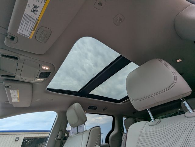 2018 Granite Crystal Metallic Clearcoat Chrysler Pacifica Limited FWD Van