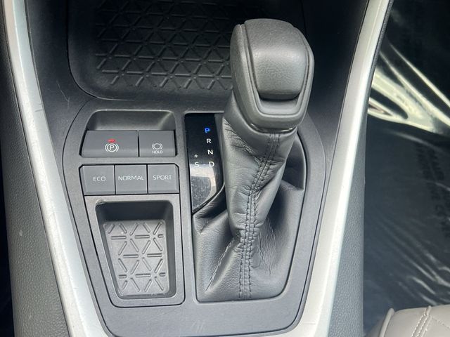Used 2022  Toyota XLE image 22