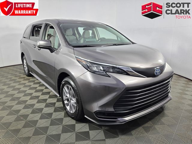 2024 Toyota Sienna LE