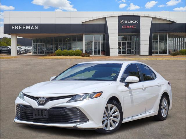Super White 2018 Toyota Camry Sedan Front-Wheel Drive 8-Speed Automatic
